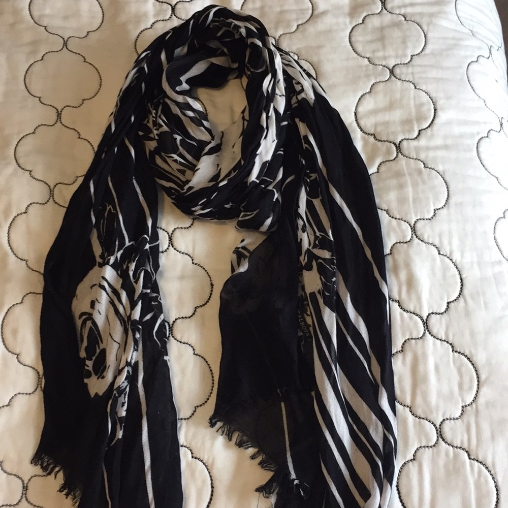 Black and white Talbots scarf
